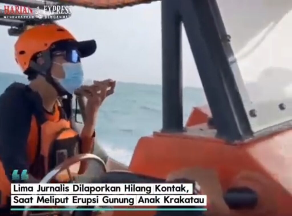 Lima jurnalis dilaporkan hilang kontak saat melakukan perjalanan menggunakan speedboat untuk meliput aktivitas Gunung Anak Krakatau